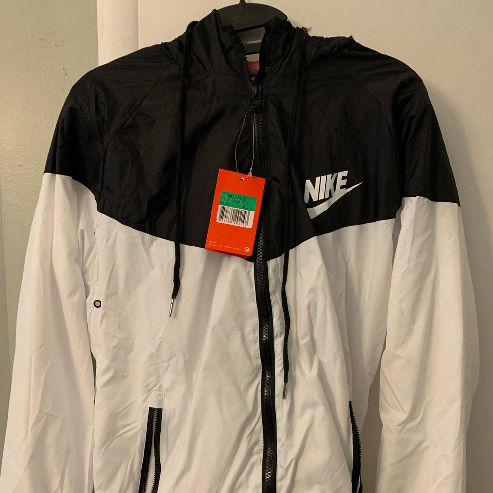 Nike Windbreaker Sz M MENS Black/White BRAND NEW